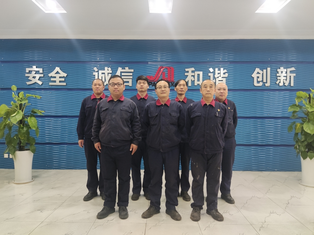 03示范班組 生產(chǎn)設(shè)備部電儀班組:匠心維護 保障生產(chǎn)_副本