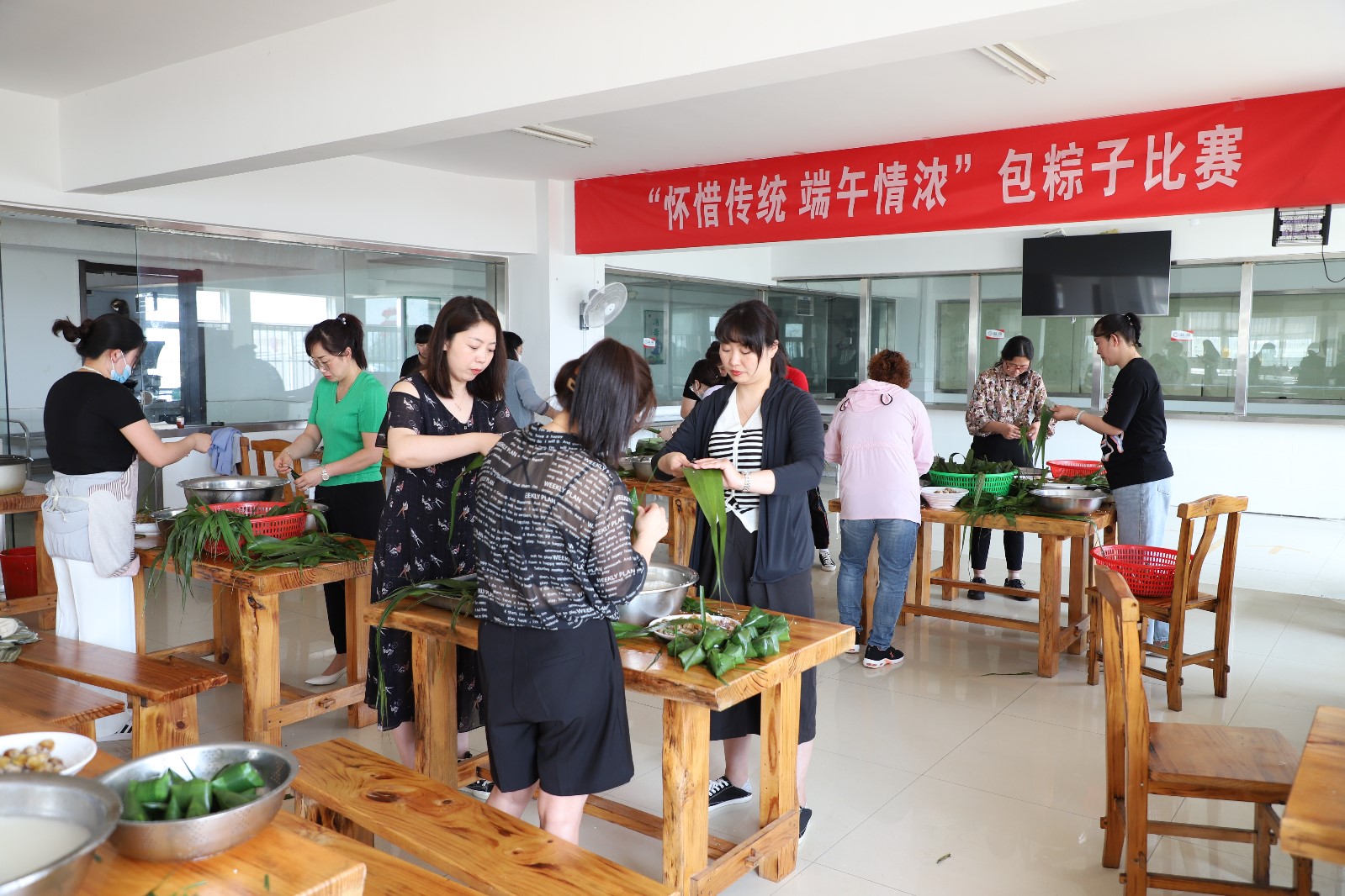 灌西公司 懷惜傳統(tǒng) 端午情濃  包粽子比賽.JPG 灌西公司 懷惜傳統(tǒng) 端午情濃  包粽子比賽.JPG